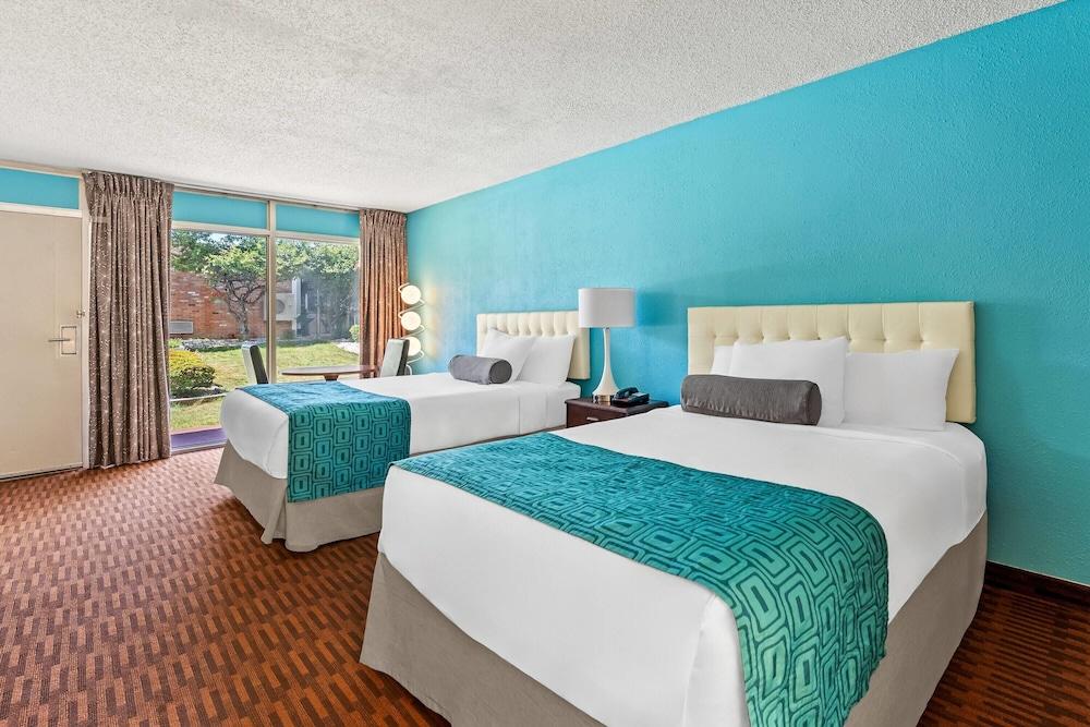 Howard Johnson by Wyndham Albany