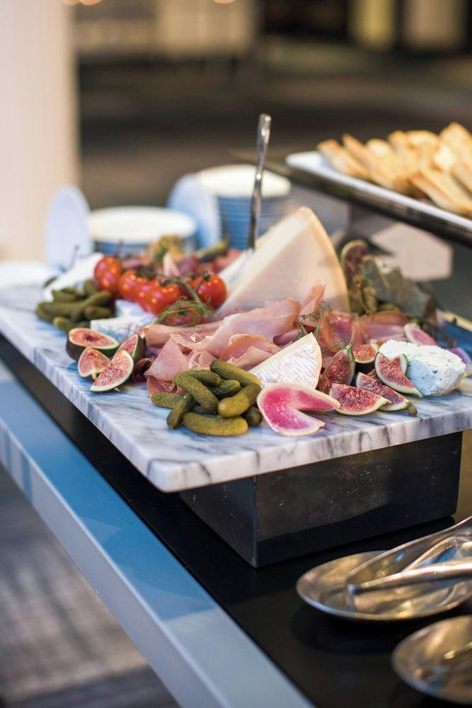 Renaissance Baltimore Harborplace Hotel