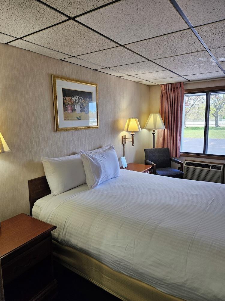 Knights Inn Mackinaw City