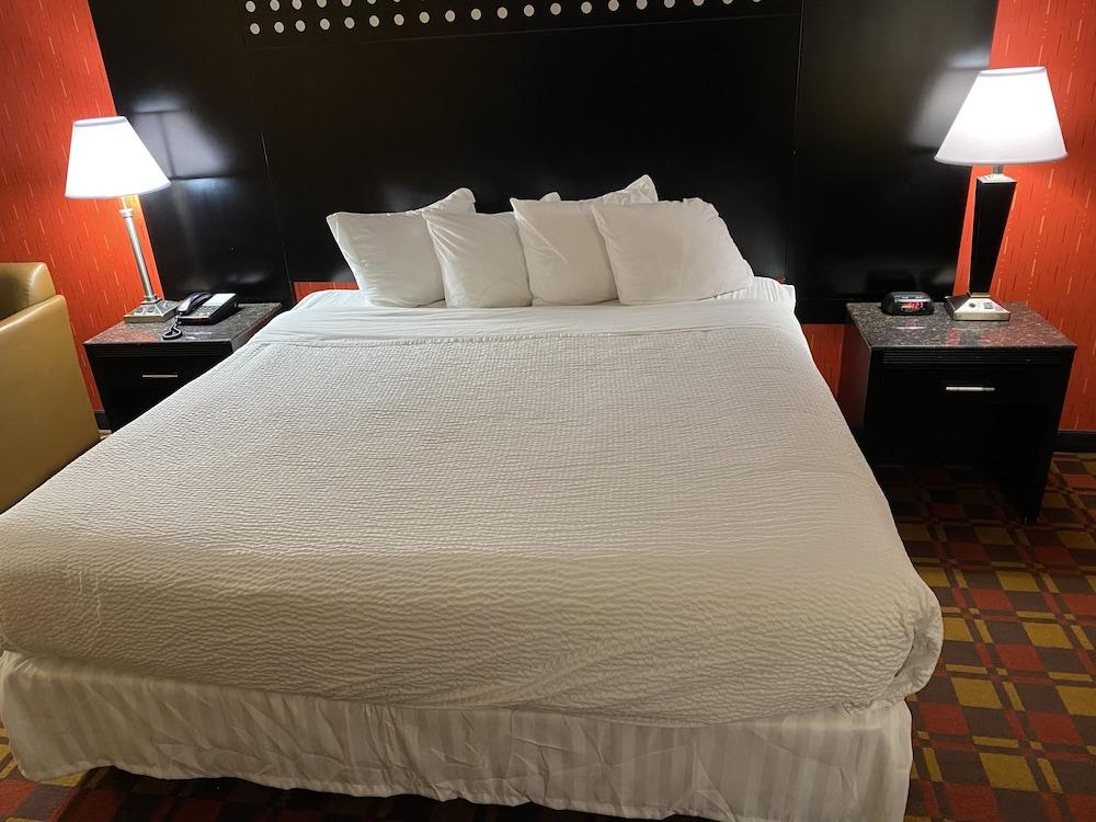 Ramada by Wyndham Rochelle Park Near Paramus