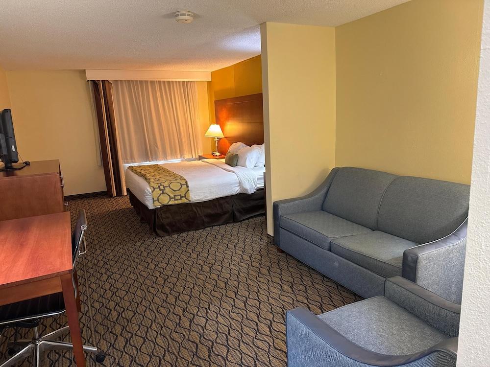 Baymont by Wyndham Mishawaka South Bend Area