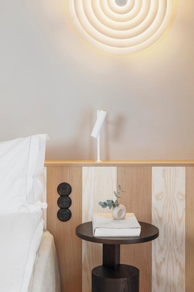 Hagastrand, Autograph Collection