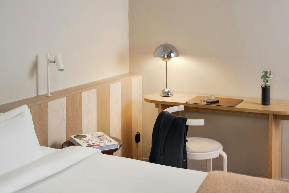 Hagastrand, Autograph Collection