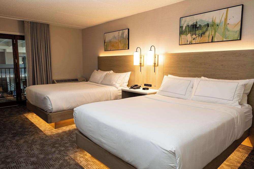 DoubleTree by Hilton Austin, MN