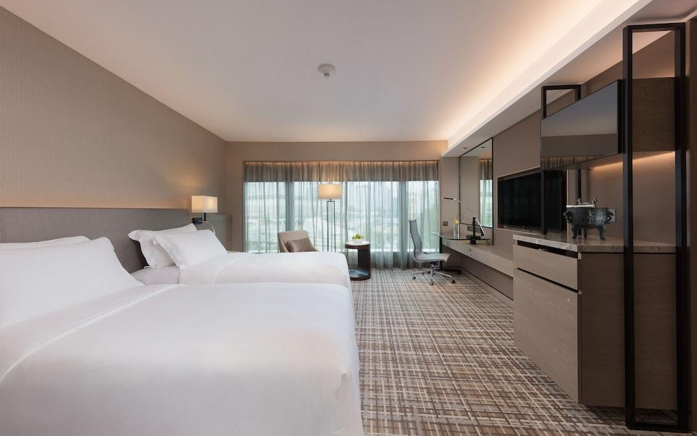 New World Millennium Hong Kong Hotel