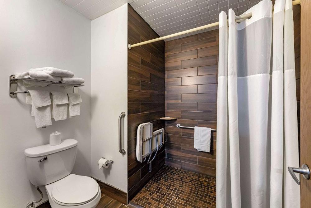 Quality Inn Austintown - Youngstown West