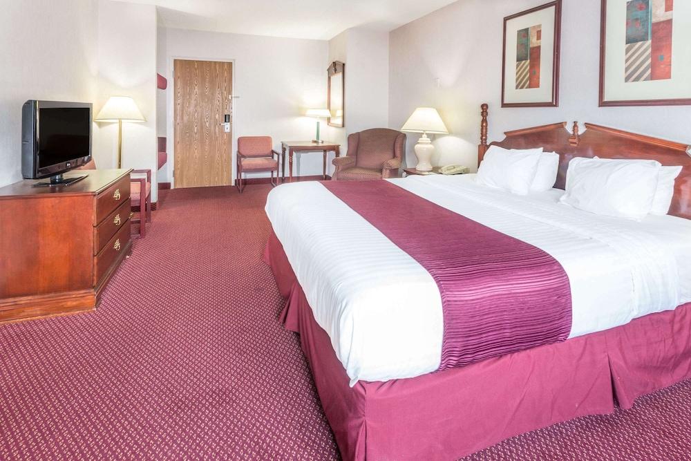 Days Inn by Wyndham Tiffin