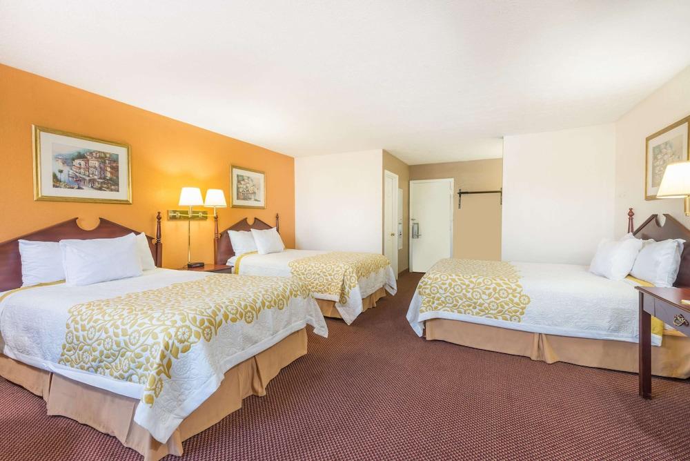 Days Inn by Wyndham Amherst