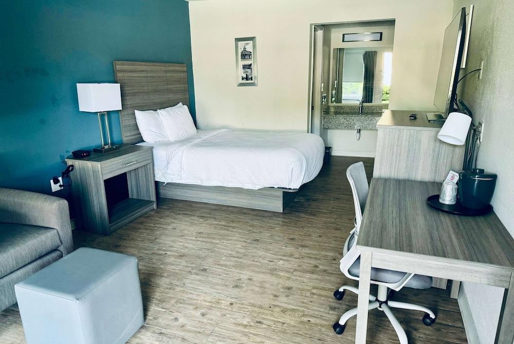 Ramada by Wyndham Lumberton