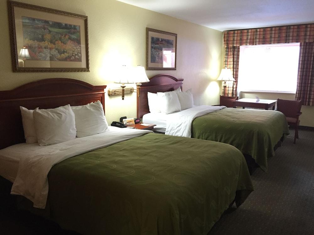 Econo Lodge Inn & Suites Eagle Pass