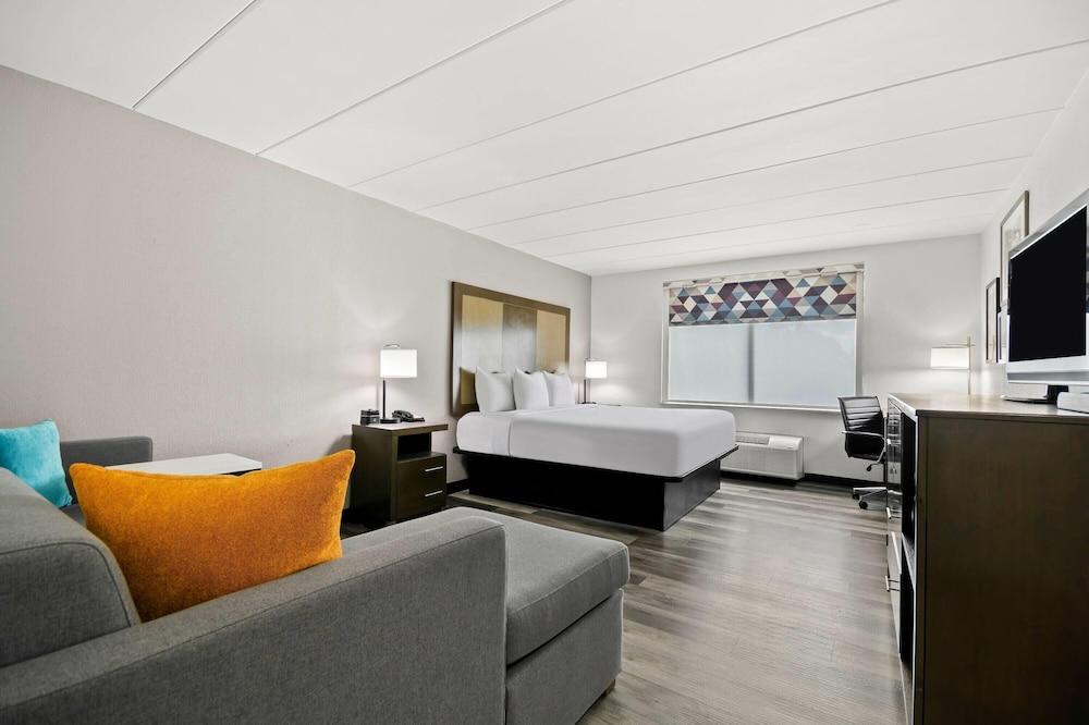 La Quinta Inn & Suites by Wyndham Sturbridge