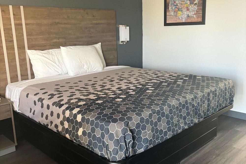 Econo Lodge Calhoun South