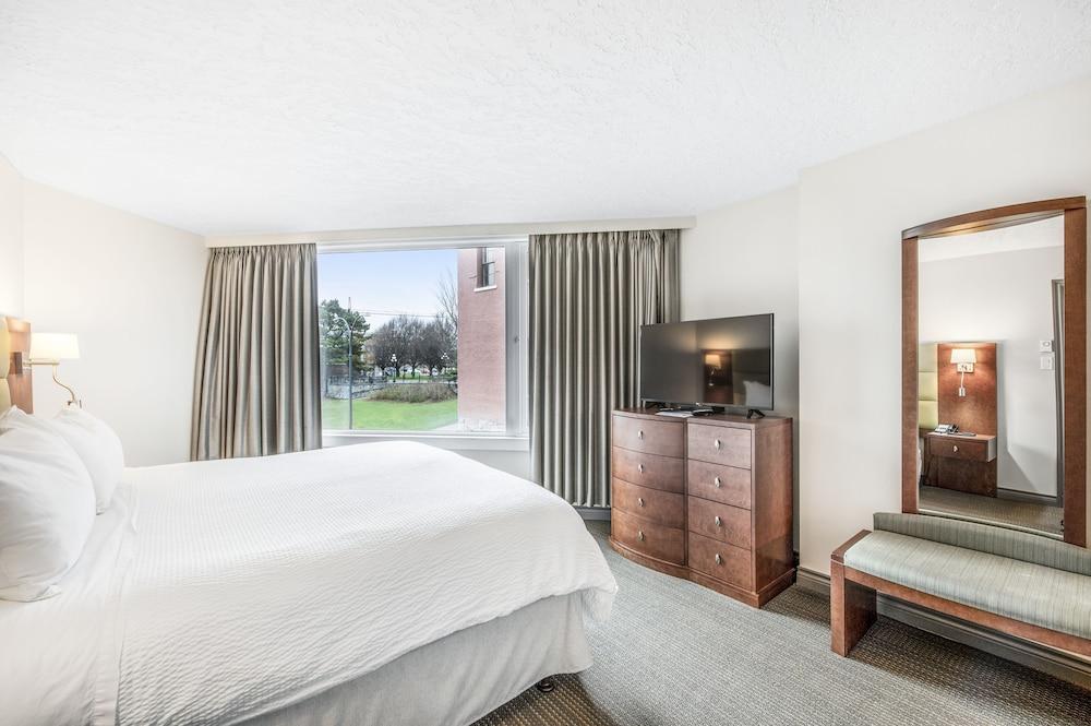 Victoria Regent Waterfront Hotel & Suites