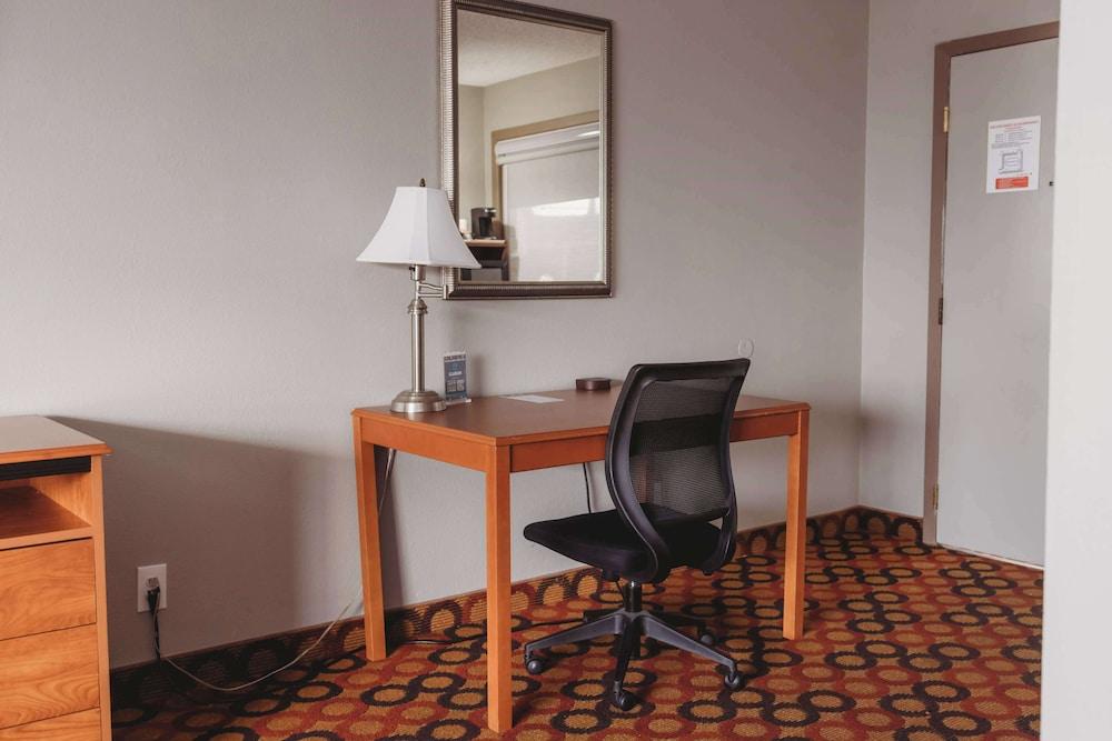 AmericInn by Wyndham Appleton Downtown