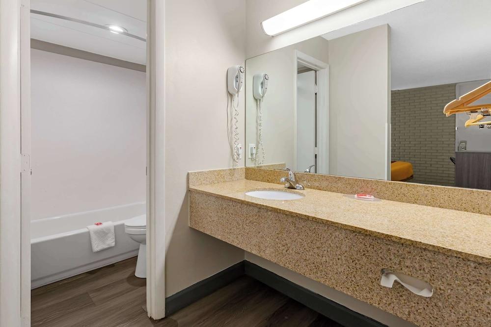 Econo Lodge Creedmoor - Butner