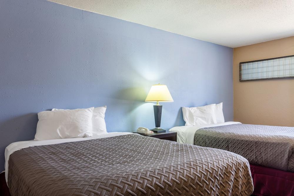 Motel 6 Concordia, MO