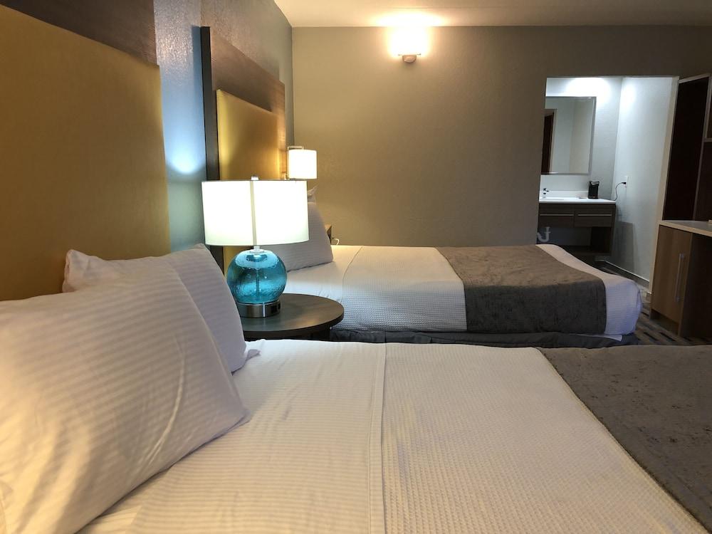 All Seasons Inn & Suites