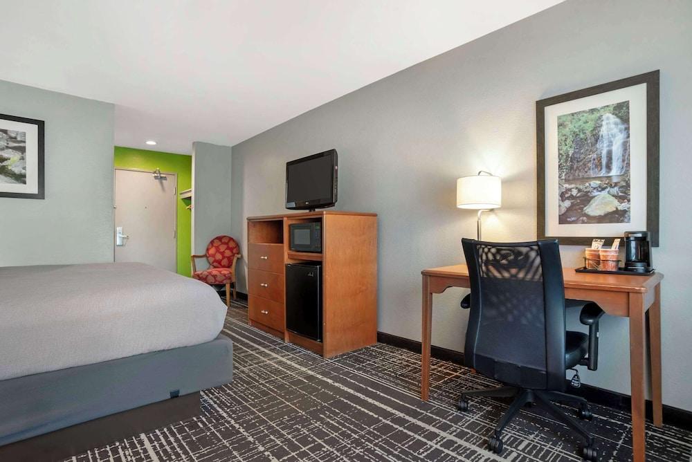 Quality Inn & Suites Birmingham - Highway 280
