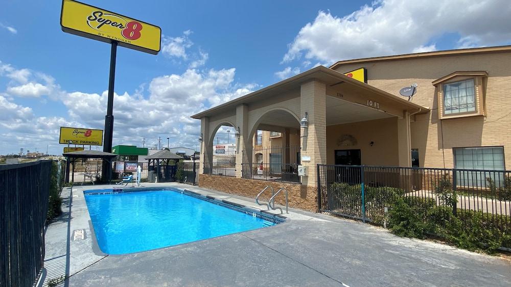 Super 8 by Wyndham Decatur Texas