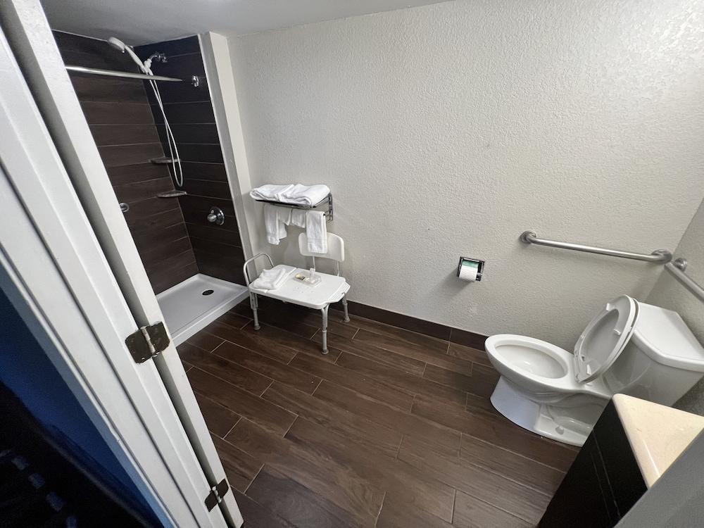 Key West Inn - Roanoke