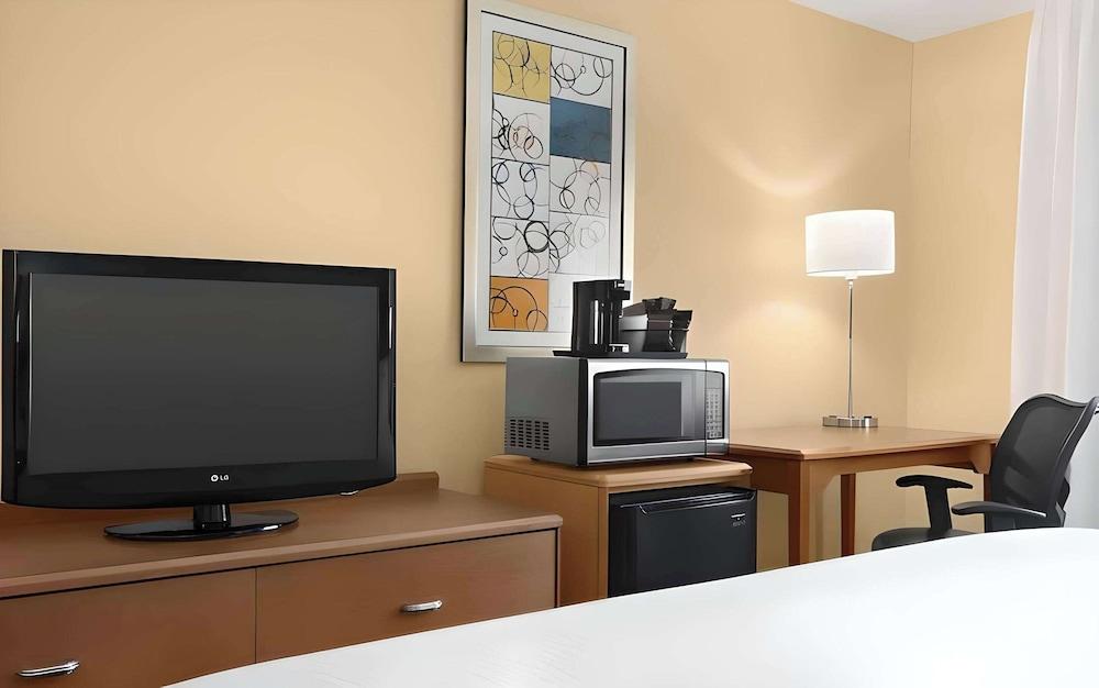 Dubuque Inn & Suites