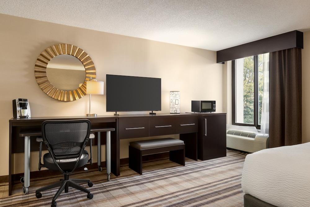 Holiday Inn Gaithersburg by IHG