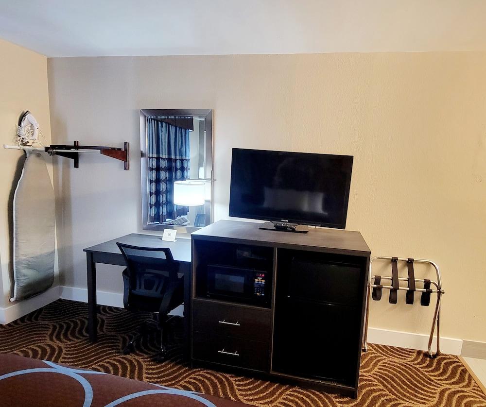 Super 8 by Wyndham Marion NC