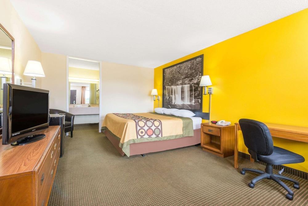 Super 8 by Wyndham Williamsburg