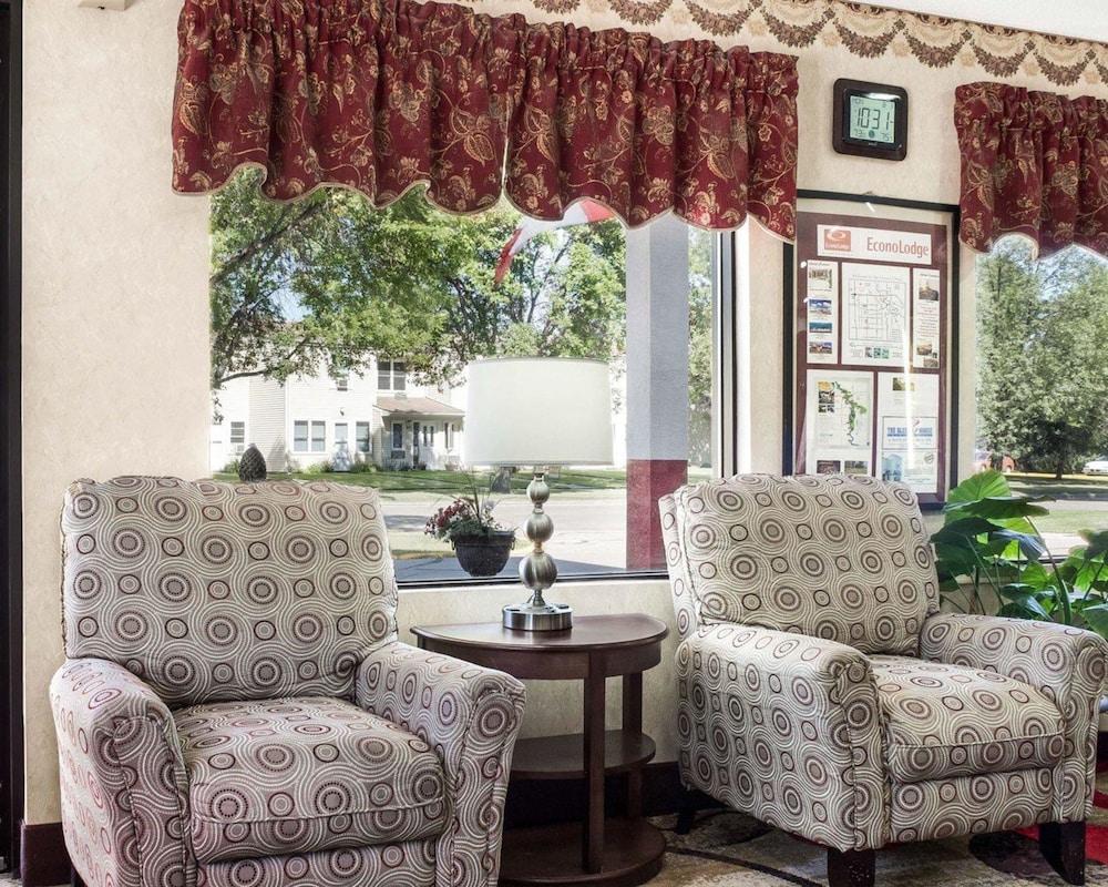 Econo Lodge Grand Forks near University