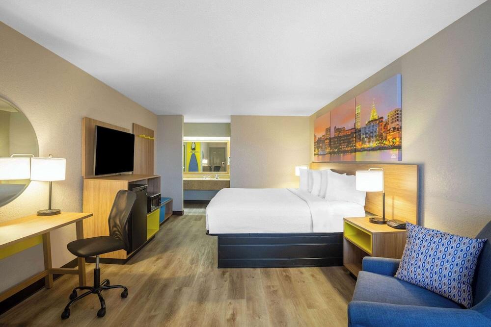 Days Inn by Wyndham Minot