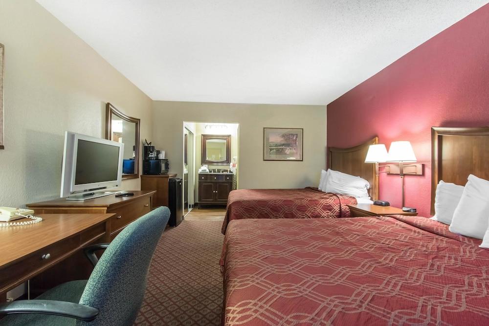 Econo Lodge Inn & Suites Joplin