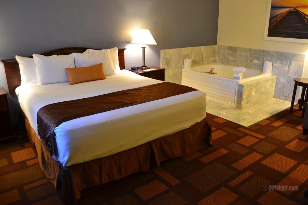 Days Inn & Suites by Wyndham Lodi