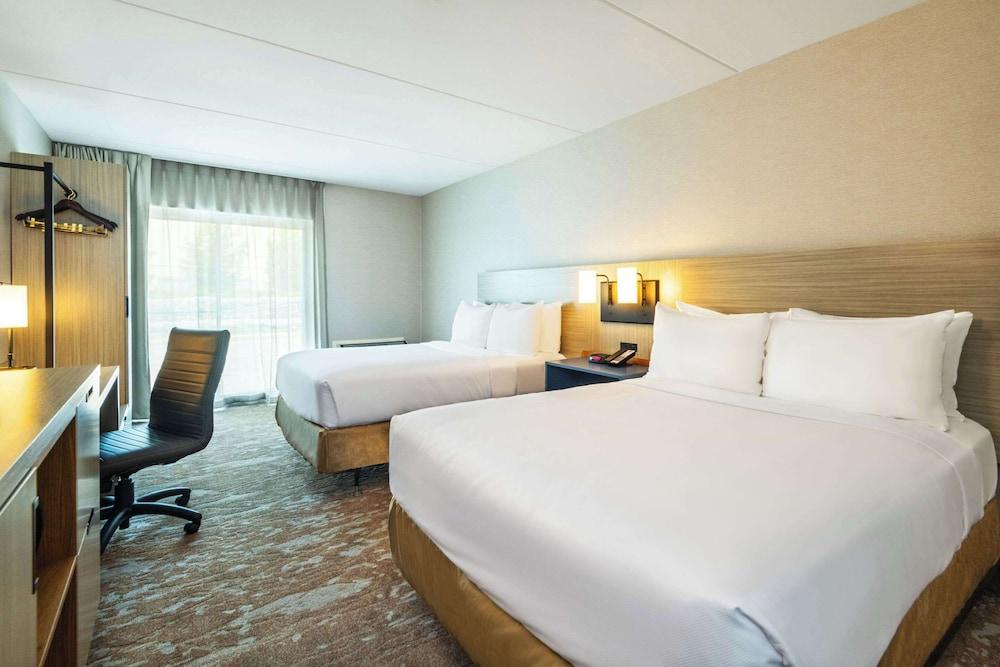 Comfort Inn Highway 401