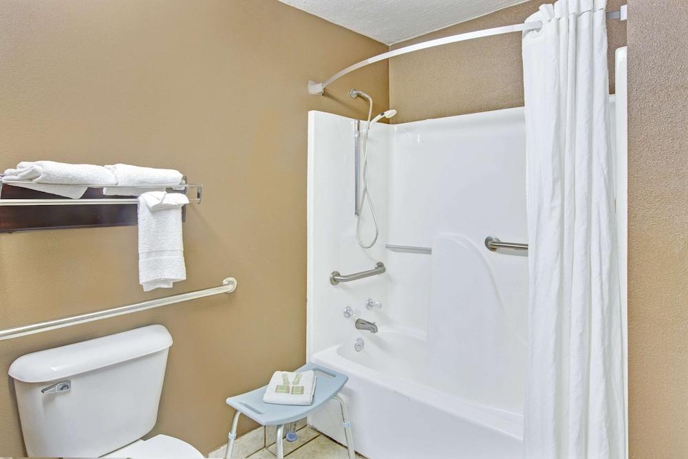 Super 8 by Wyndham Gaffney