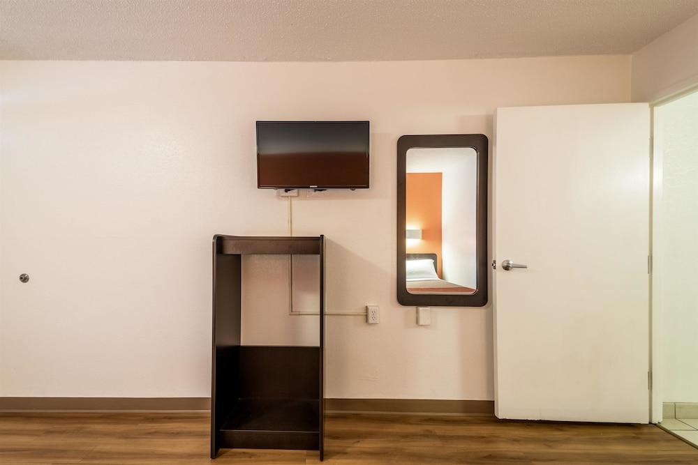 Motel 6 Birmingham, AL