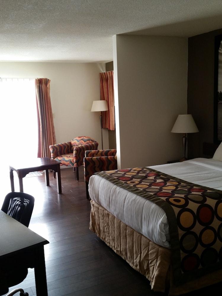 Super 8 by Wyndham Brockville