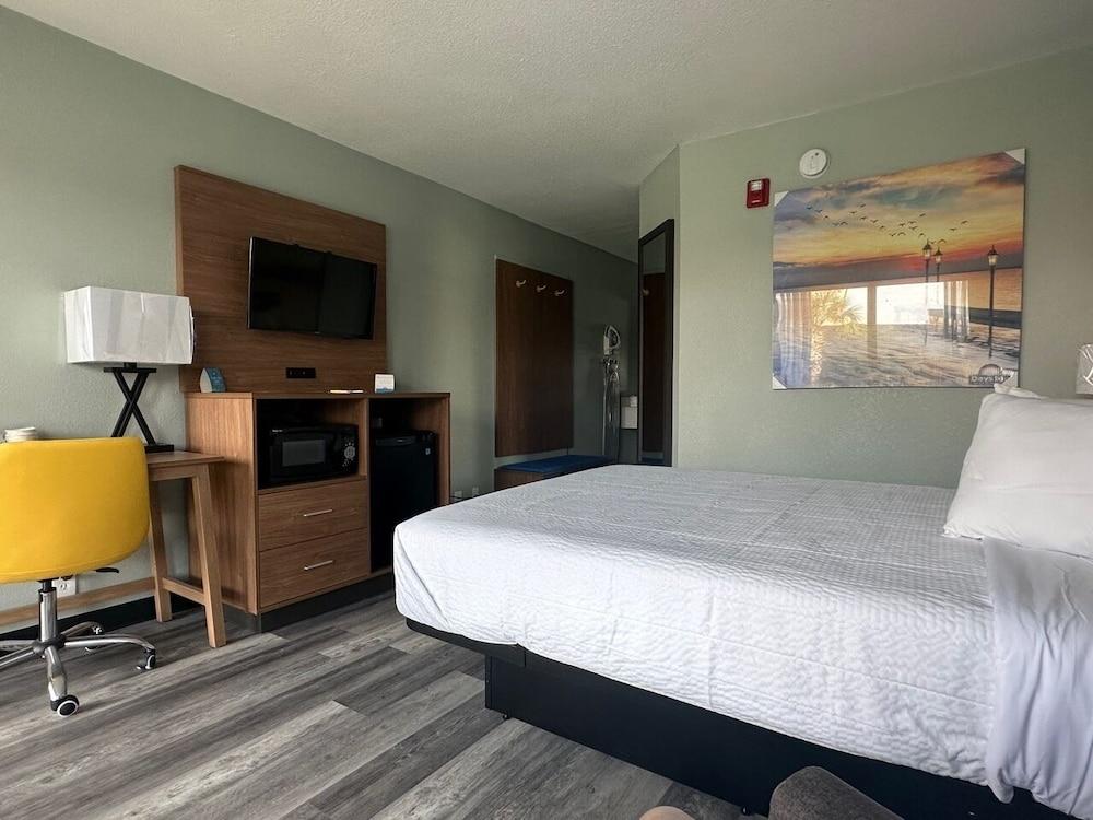 Days Inn & Suites by Wyndham Jennings