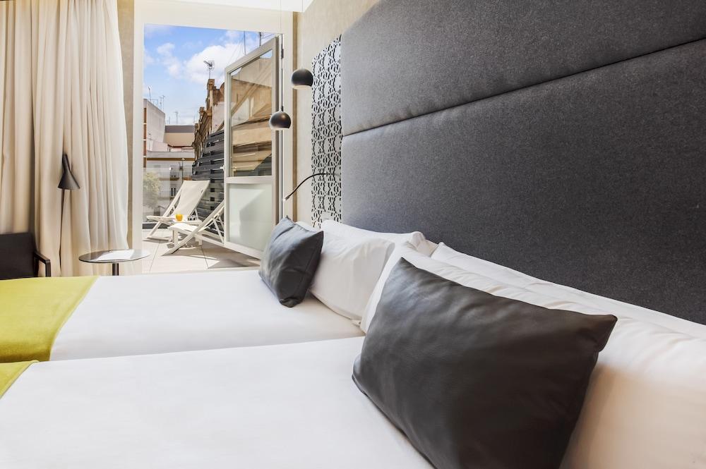 Catalonia Giralda Hotel