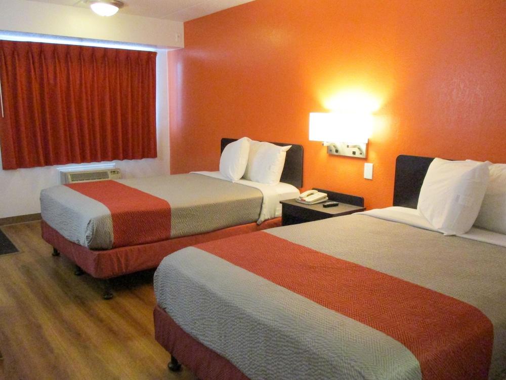 Motel 6 Memphis, TN - Downtown