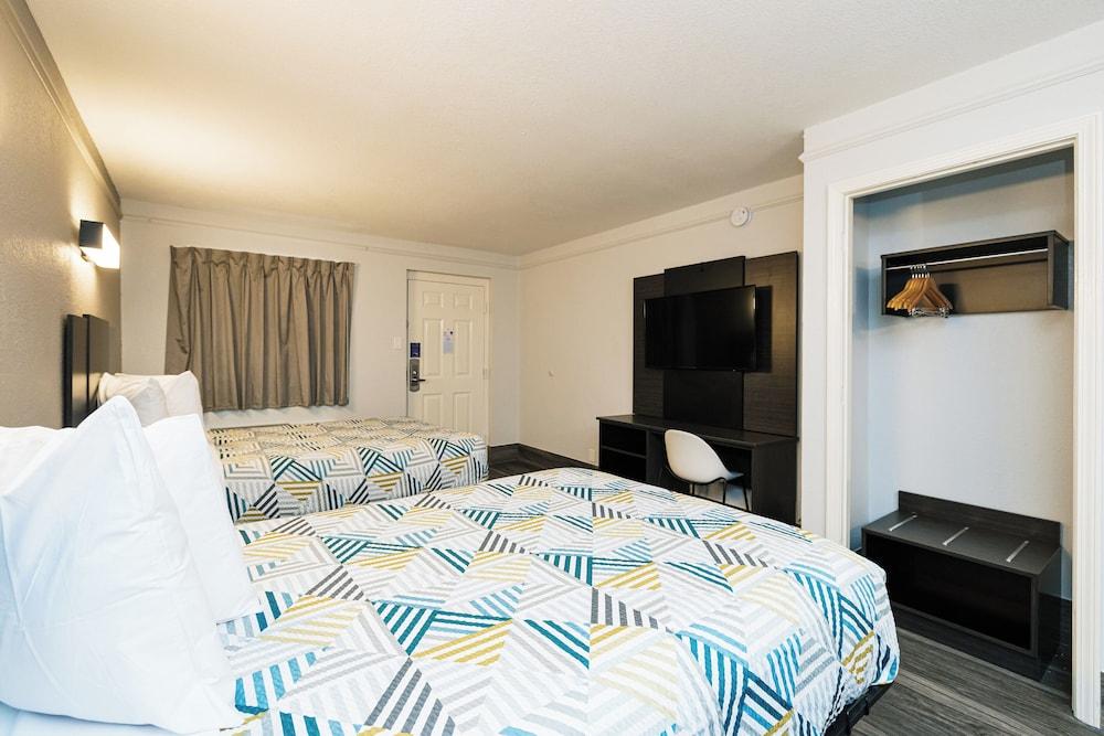 Motel 6 Baytown, TX - Garth Rd