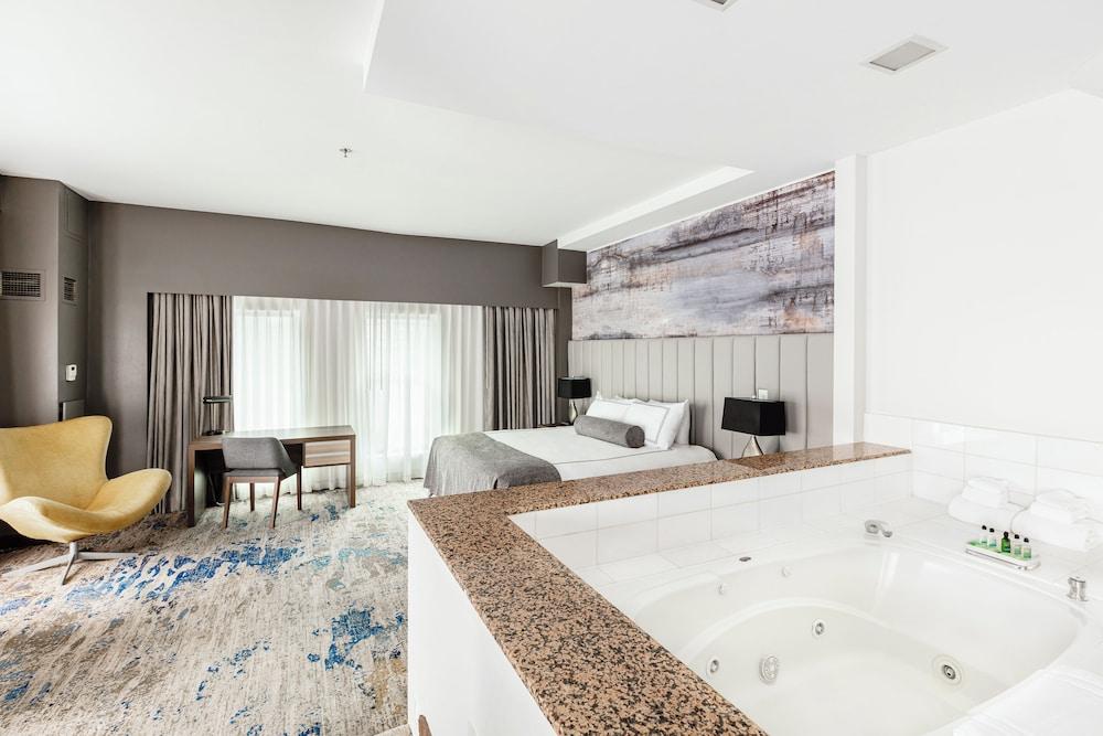 Atheneum Suite Hotel