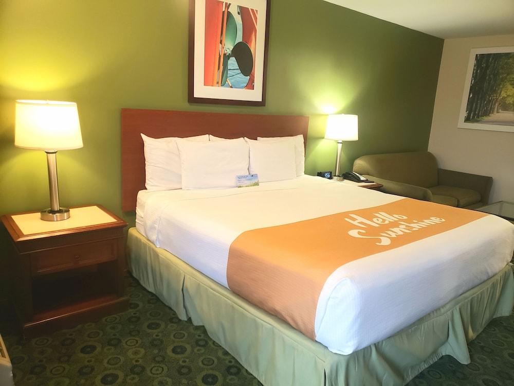 Days Inn by Wyndham Westley