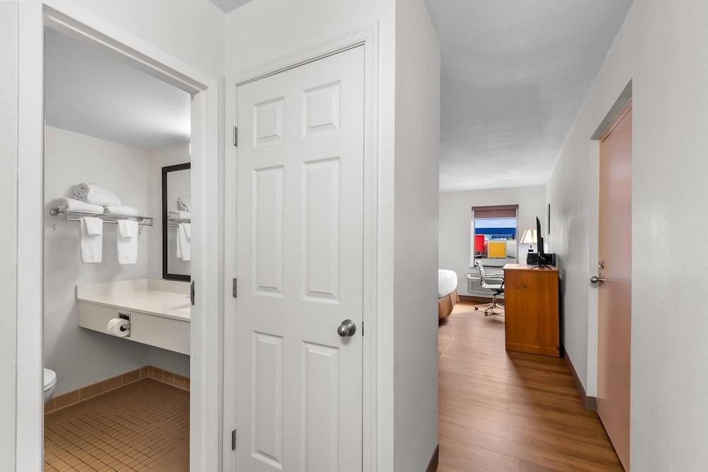 Travelodge by Wyndham Winchester