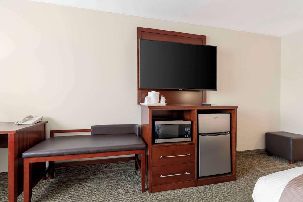 Quality Inn & Suites Stoughton - Madison South