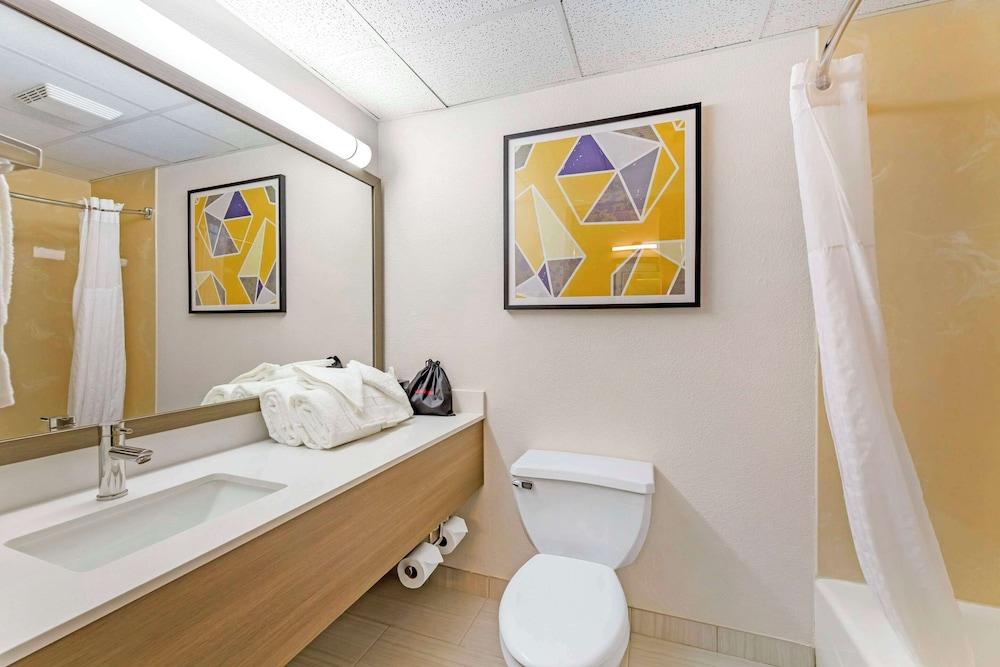 Comfort Inn & Suites Cuyahoga Falls - Akron