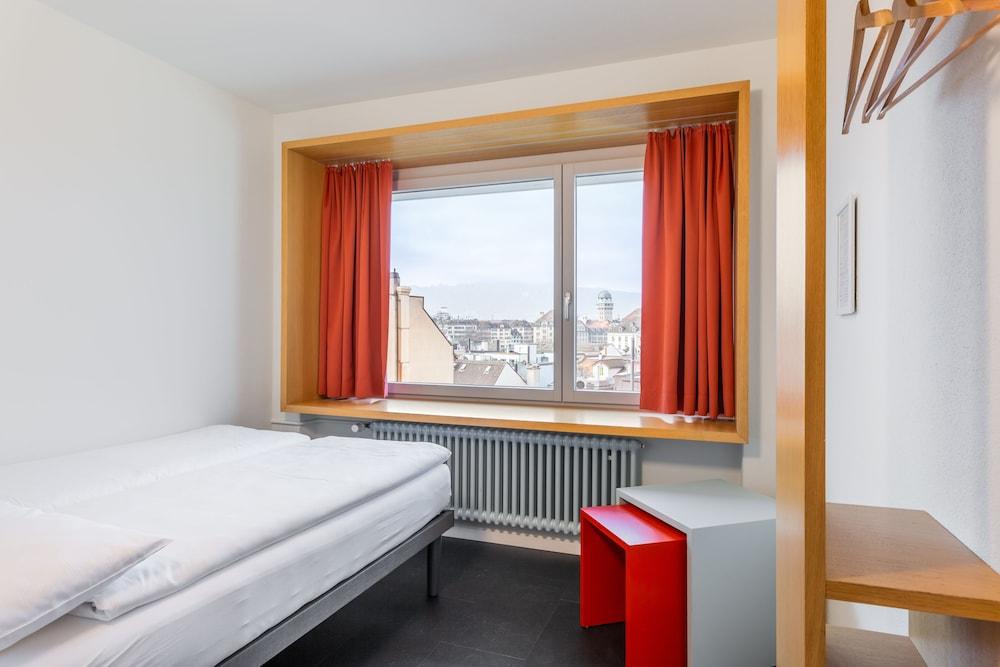 Hotel Marta - 1950’s architecture in Zurich’s vibrant old town, near main station