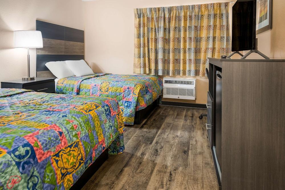 Knights Inn Grand Rapids