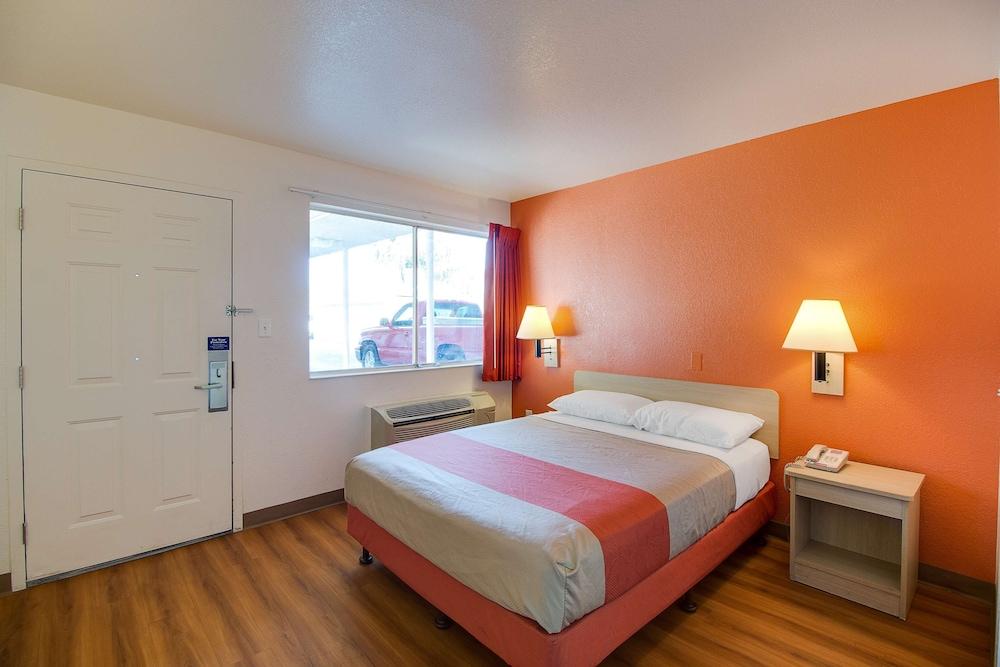 Motel 6 Phoenix East