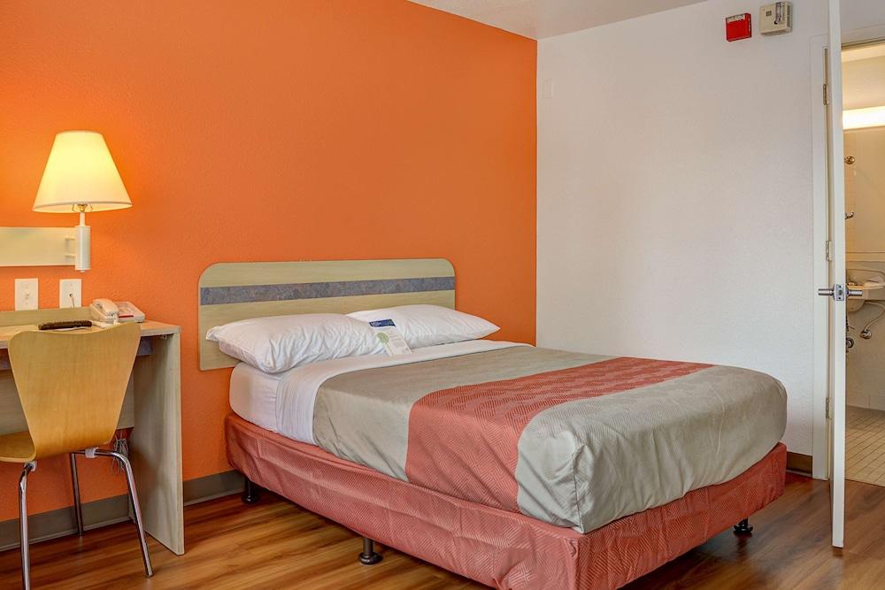 Motel 6 Portland, OR - Central