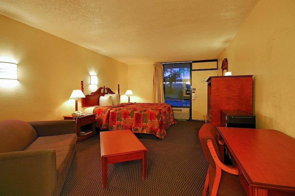 Super 6 Inn & Suites